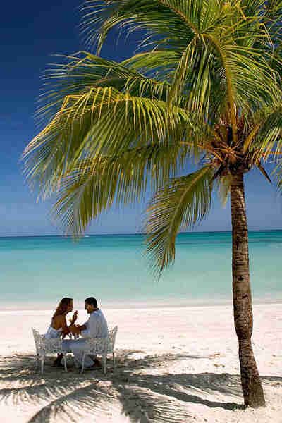Couple on island beach | CTS-Travel Services