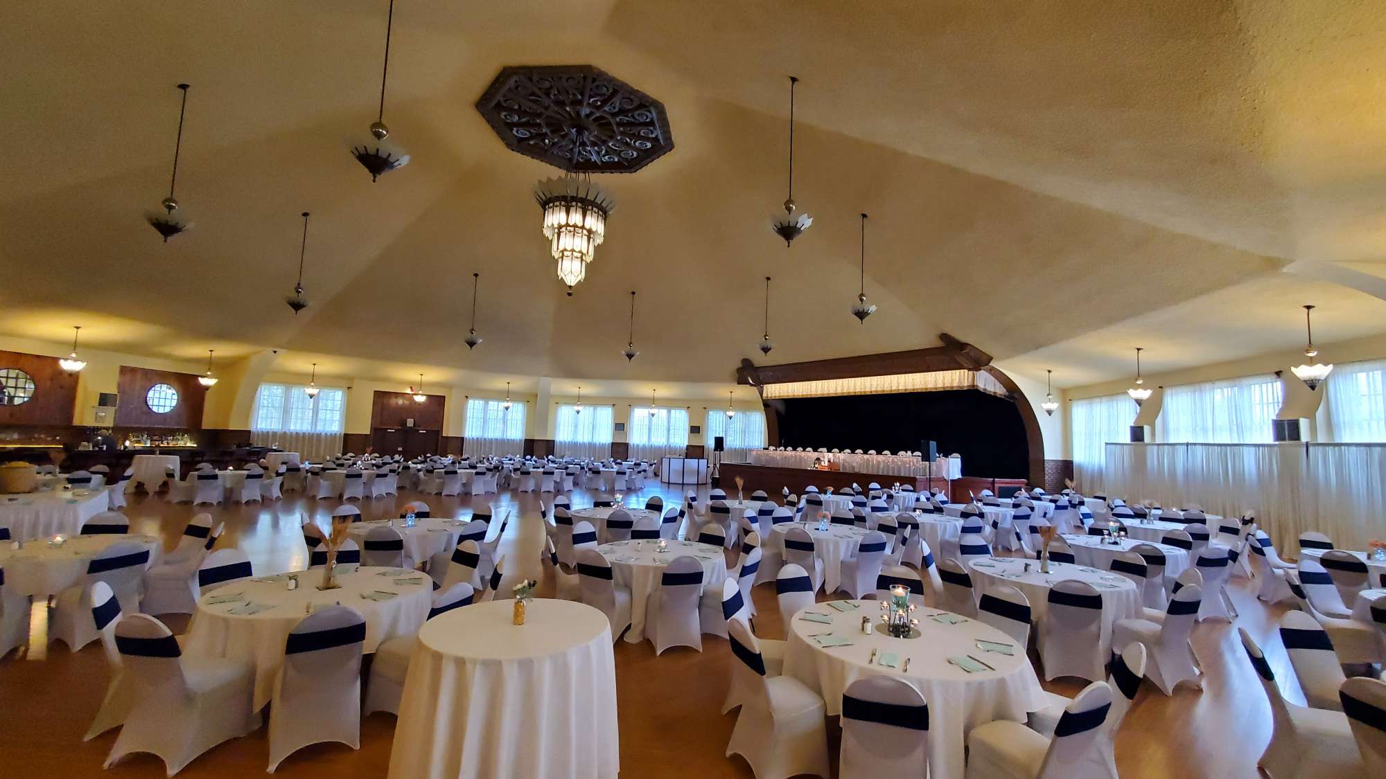 20220910_161053 (002) Chandelier Ballroom
