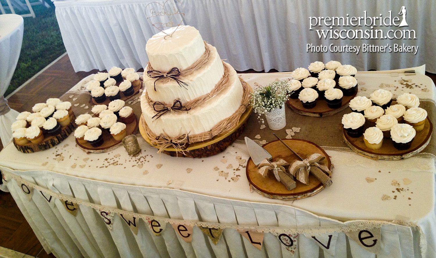 “Fall” for these amazing Milwaukee Wedding Cakes