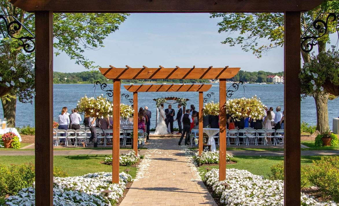 Lake Lawn Resort outside Wedding Lake Lawn Resort