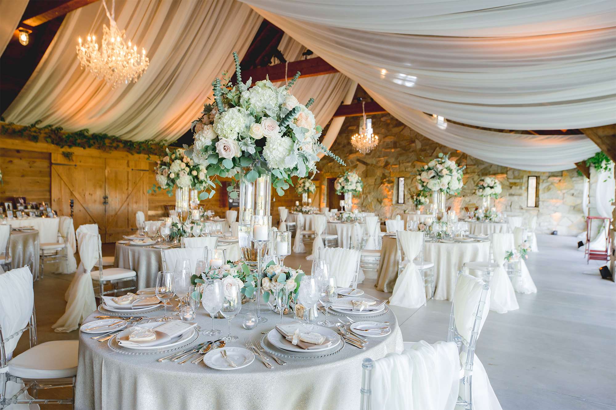 Elegant wedding in white by Ambrosia Events