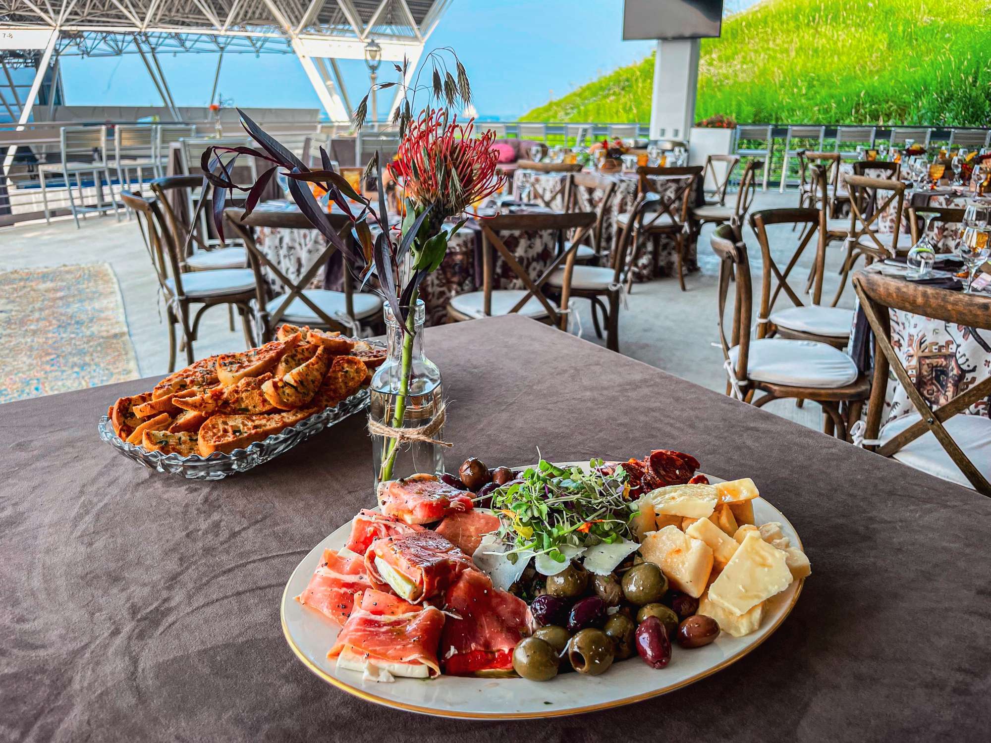 Saz's Catering provides elegant light appetizers and small plates for cocktail hour as well as full plated entrees.