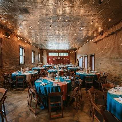 story-hill-firehouse-milwaukee-blue-linen-wedding