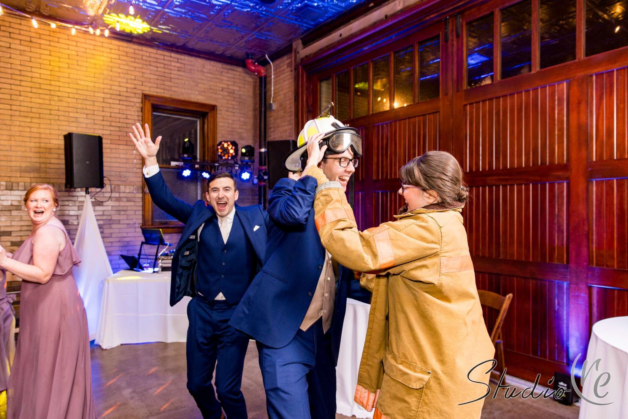 story-hill-firehouse-milwaukee-wedding-reception-dancing