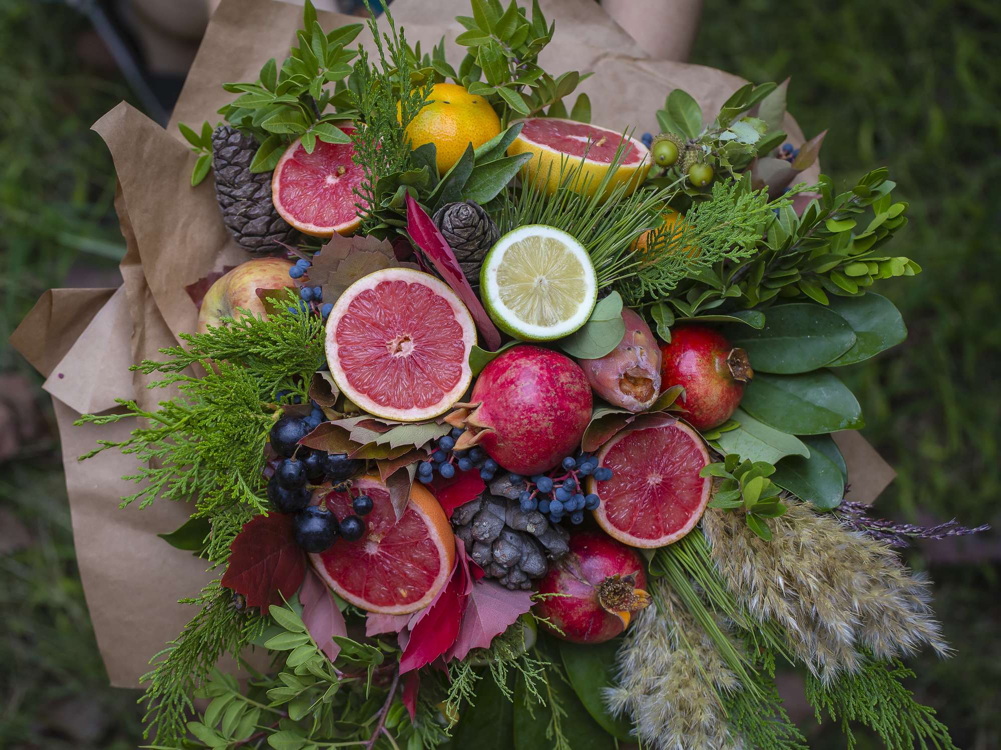 citrus bouquet, pine cones, grapefruit, pomegranet