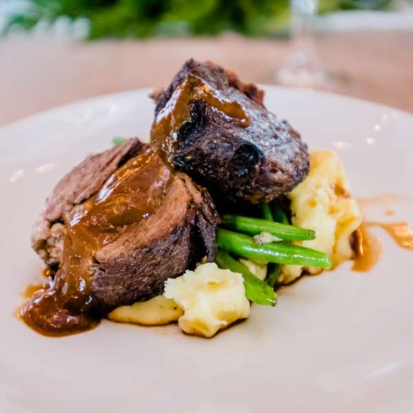 Milwaukee and Wisconsin Wedding Caterers and Bartending Services