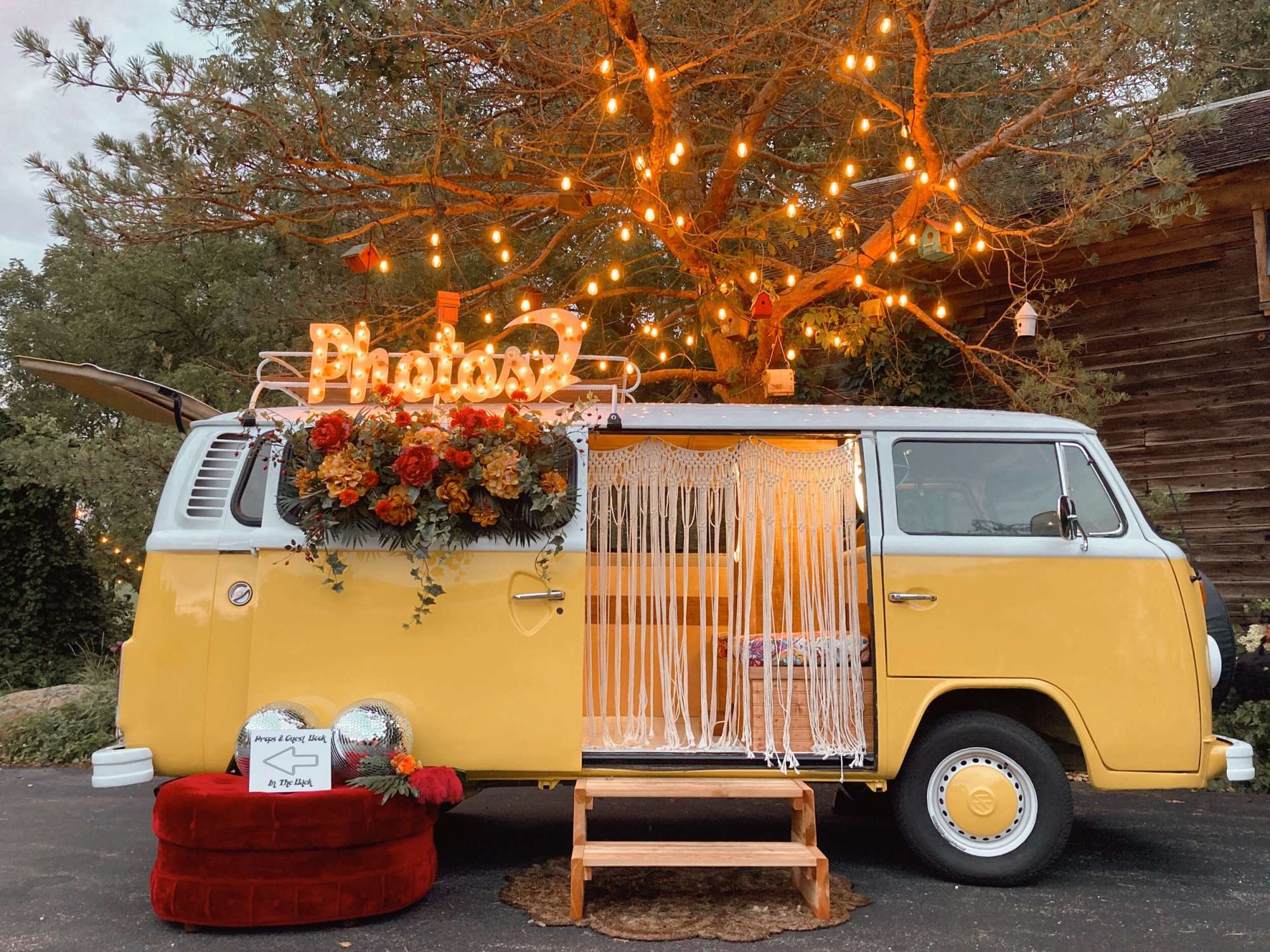Wedding Vendor Spotlight- YELLOWBUS PHOTOBOOTH