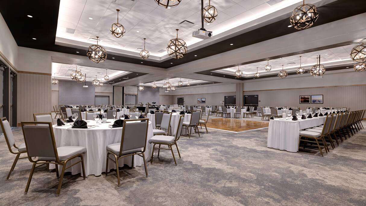 Brand new hotel wedding venue in Oak Creek, right off of I-94.