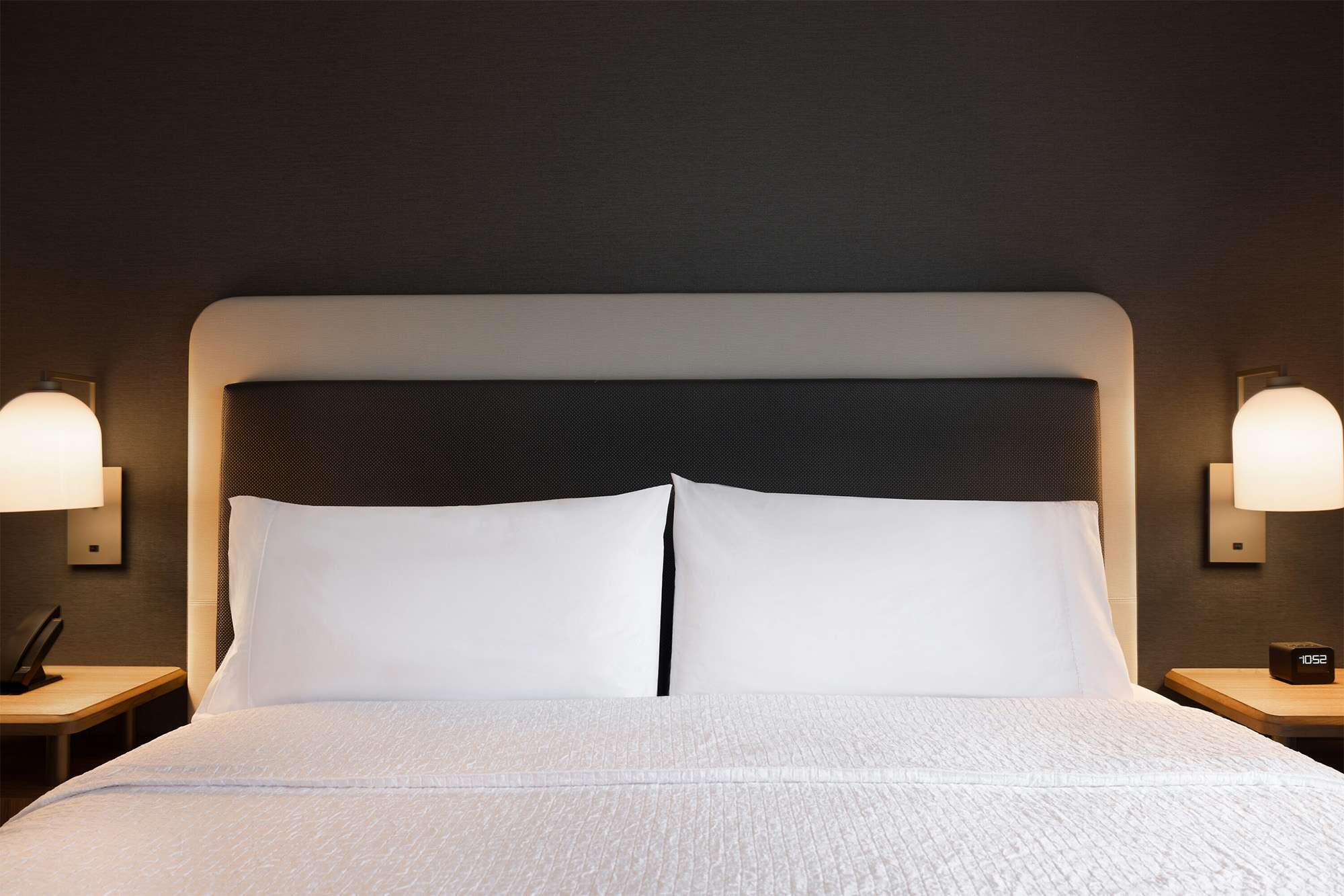 homewood-suites-oak-creek-king-bed