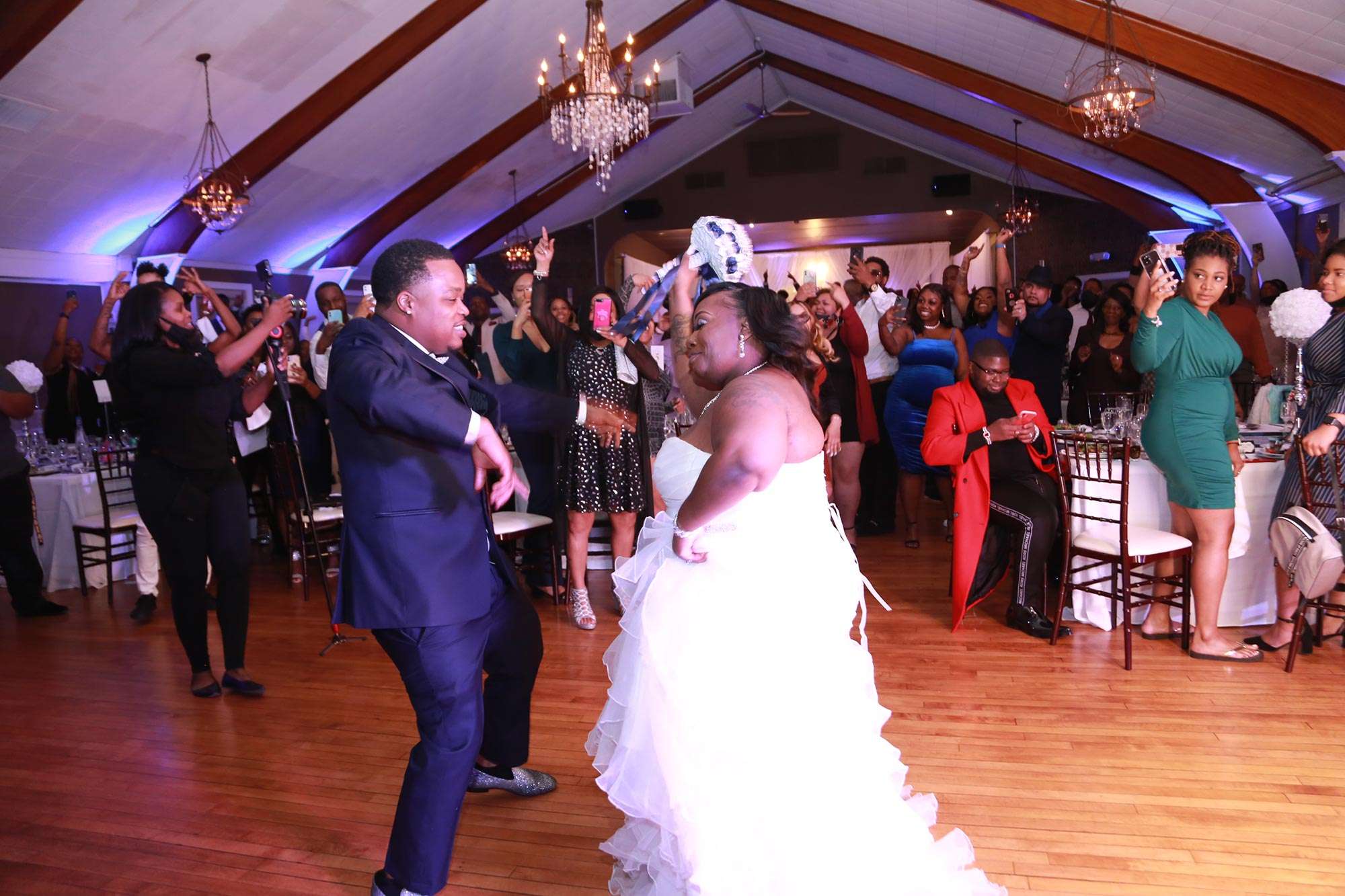 Kristin & Anthony’s Glitzy Tuscan Hall Wedding