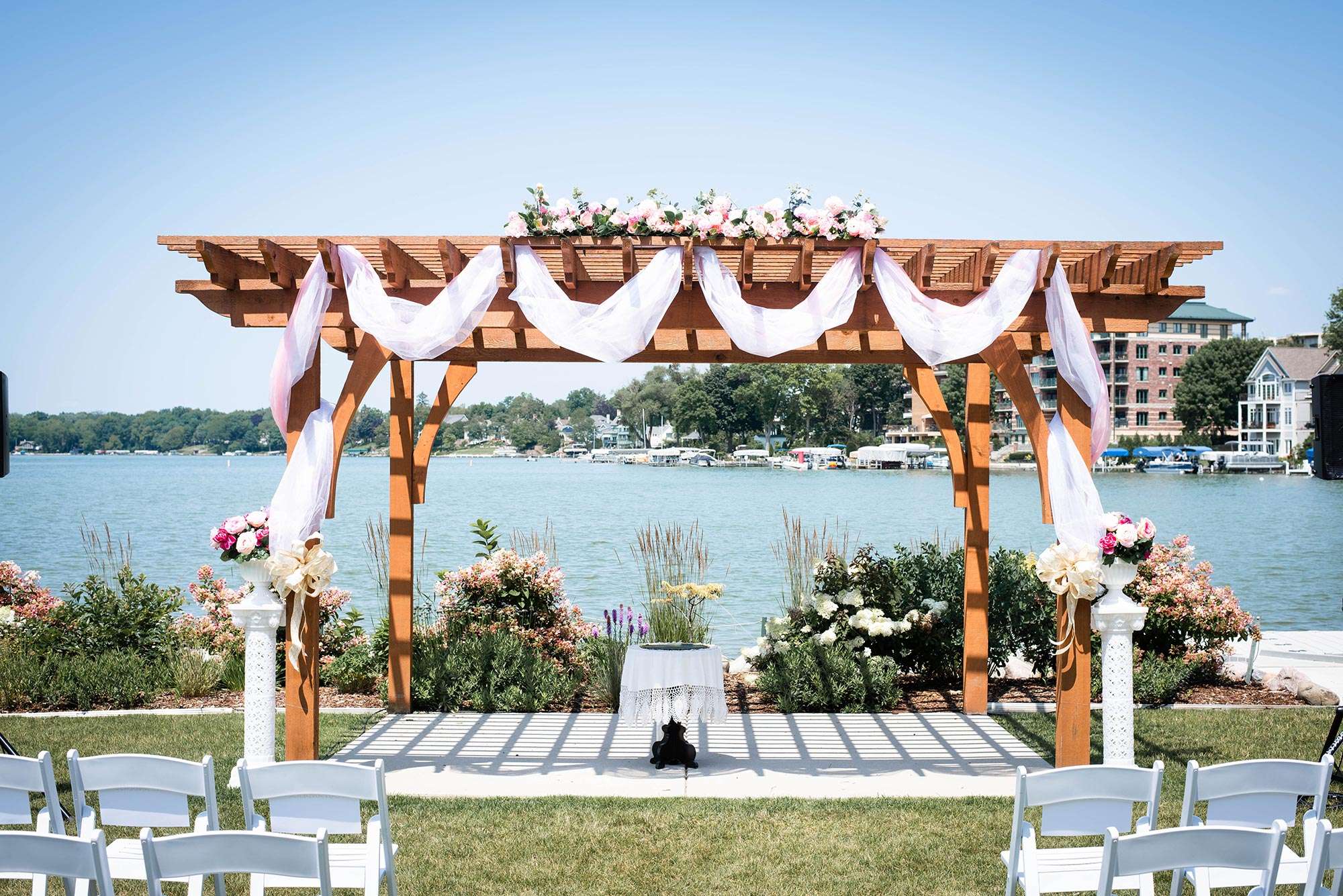 Christine & Dan’s Lakeside Wedding at the Oconomowoc Community Center