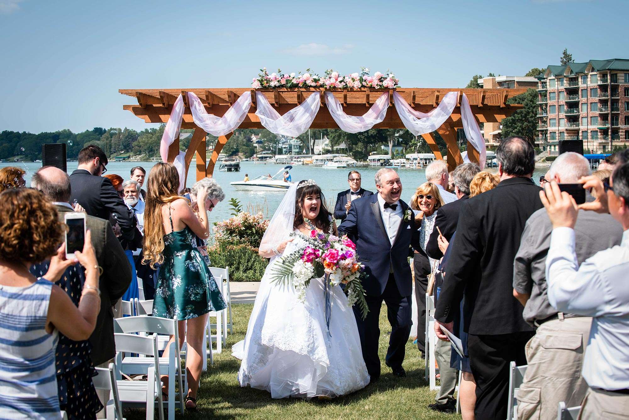 Christine & Dan’s Lakeside Wedding at the Oconomowoc Community Center