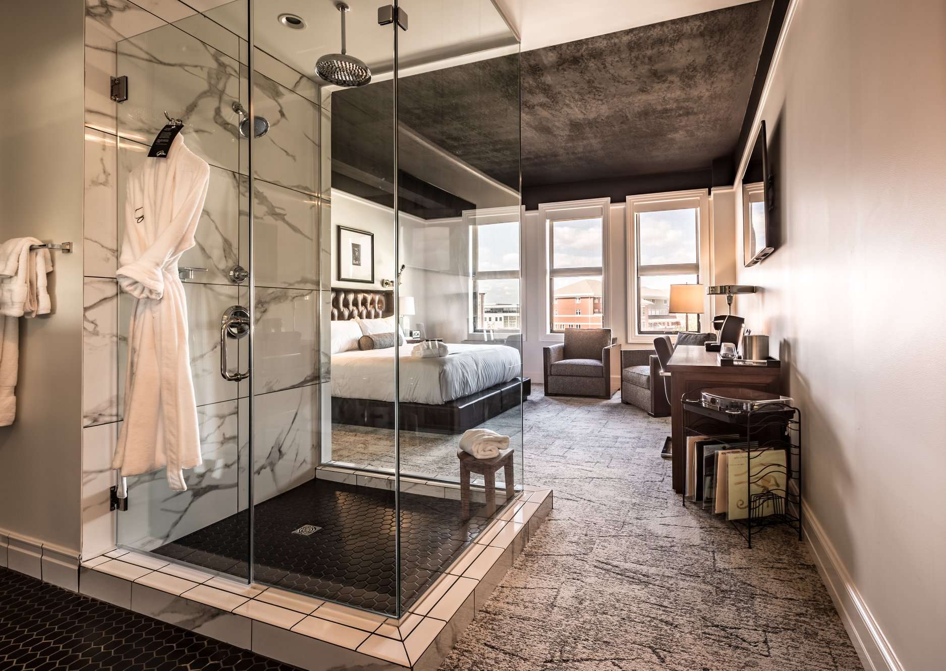 hotel-goodwin-guest-room-beloit-wi