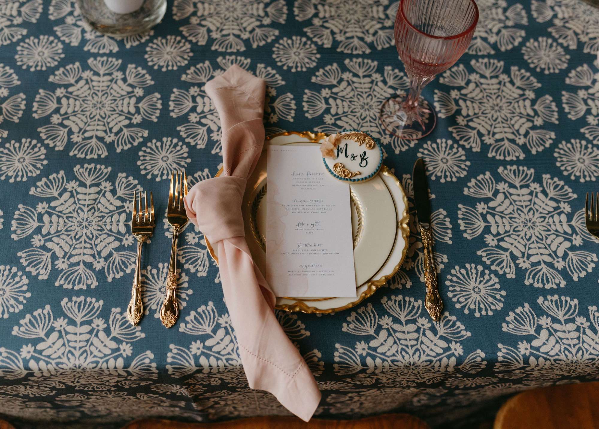 2025 Wedding Color and Linen Trends