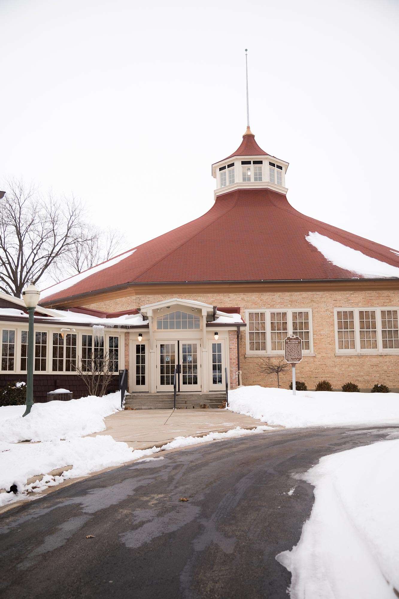 Metro Milwaukee and Washington County Wedding Venues