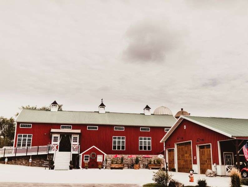 Oconomowoc Wedding Venue Spotlight: The Cupola Barn