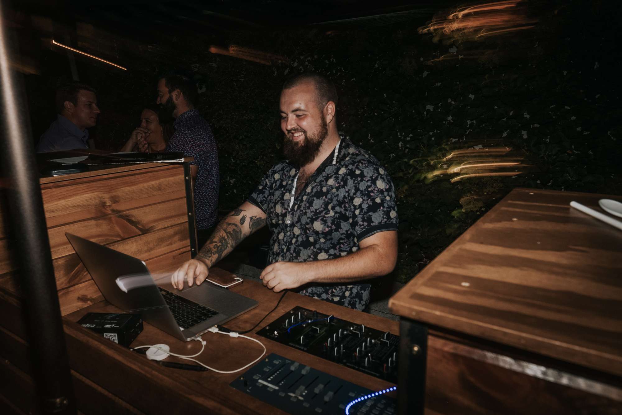 milwaukee-airwaves-wedding-event-dj-best-milwaukee-dj Milwaukee Airwaves Wedding and Event DJ provides the best of the best disc jockeys