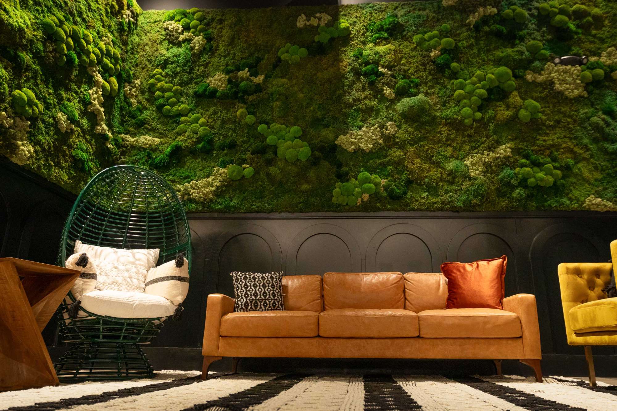 The cocktail lounge is perfect for your cocktail hour and appetizers at Venue 3