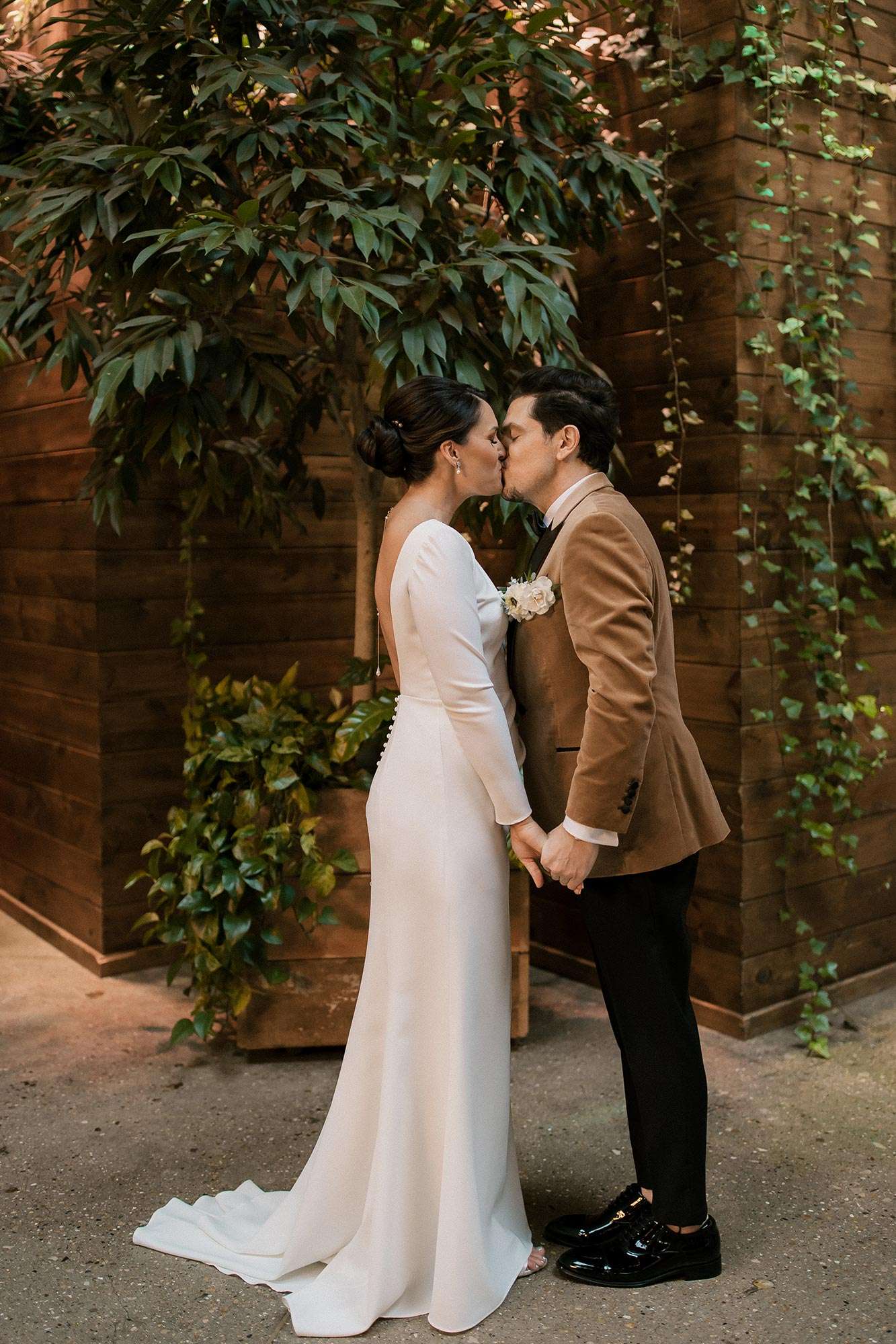 A Magical New Year’s Eve Wedding at the Ivy House in Milwaukee