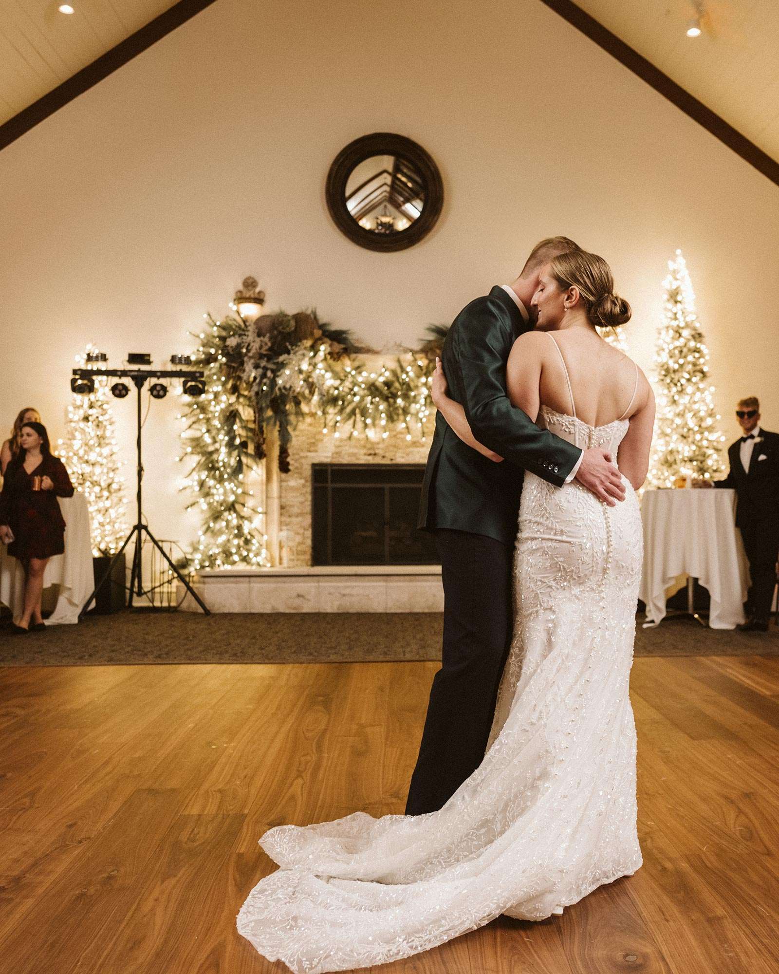 A Classic Winter Wedding at Red Circle Inn