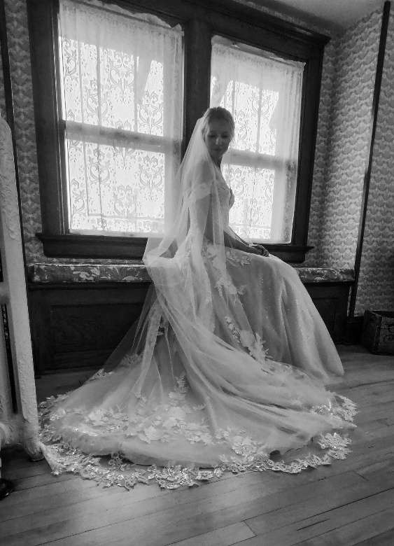 Black and white photo of bride at Schwartz Family House in Hartford.