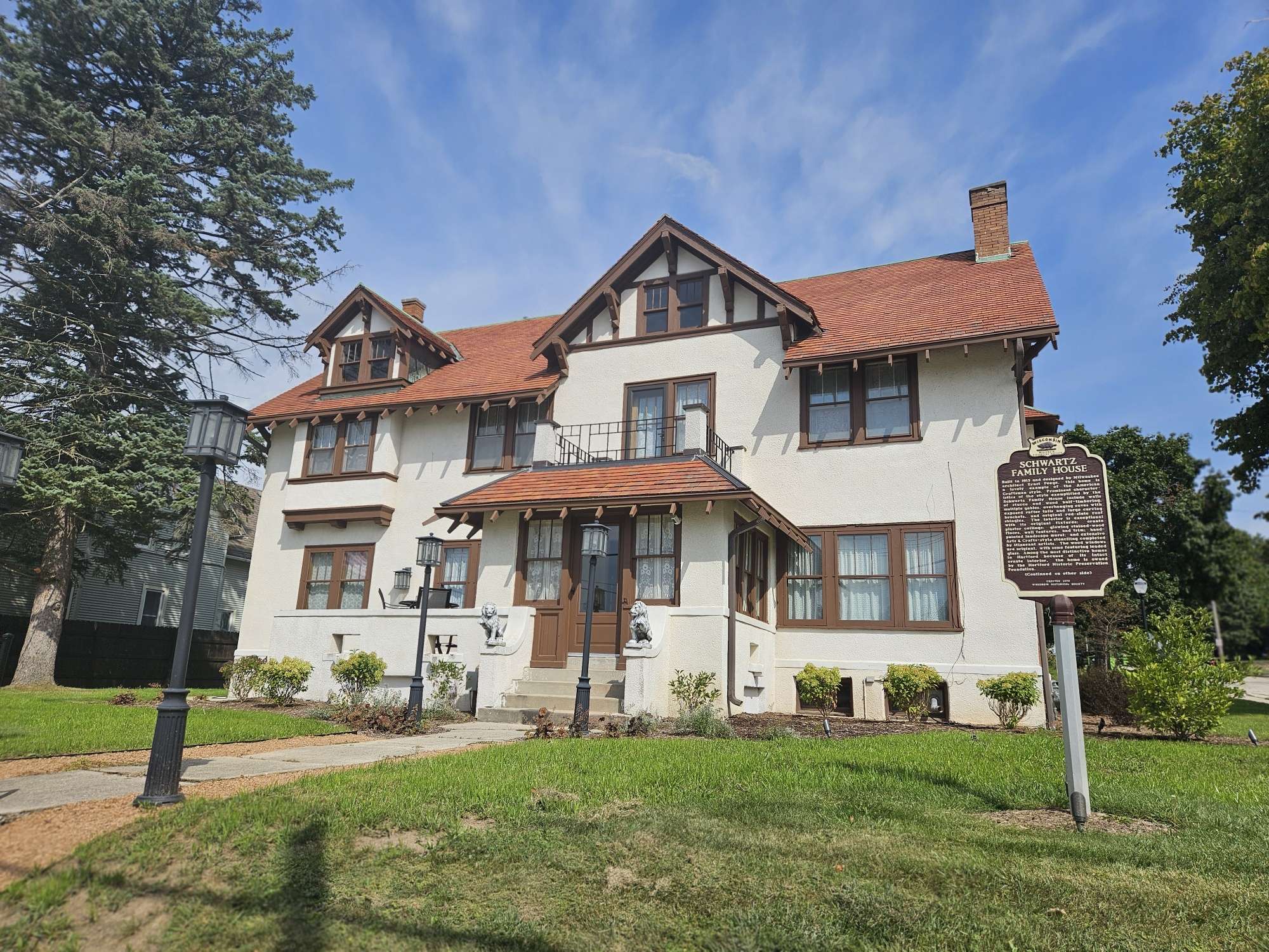 schwartz-family-house-exterior Schwartz Family House