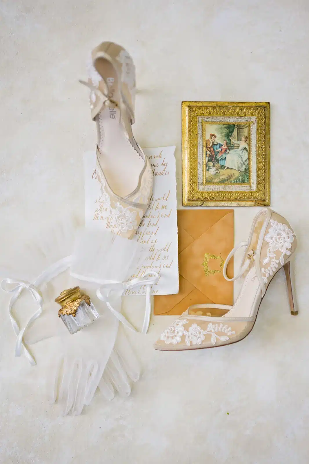 Bridal details and accessories for wedding day.