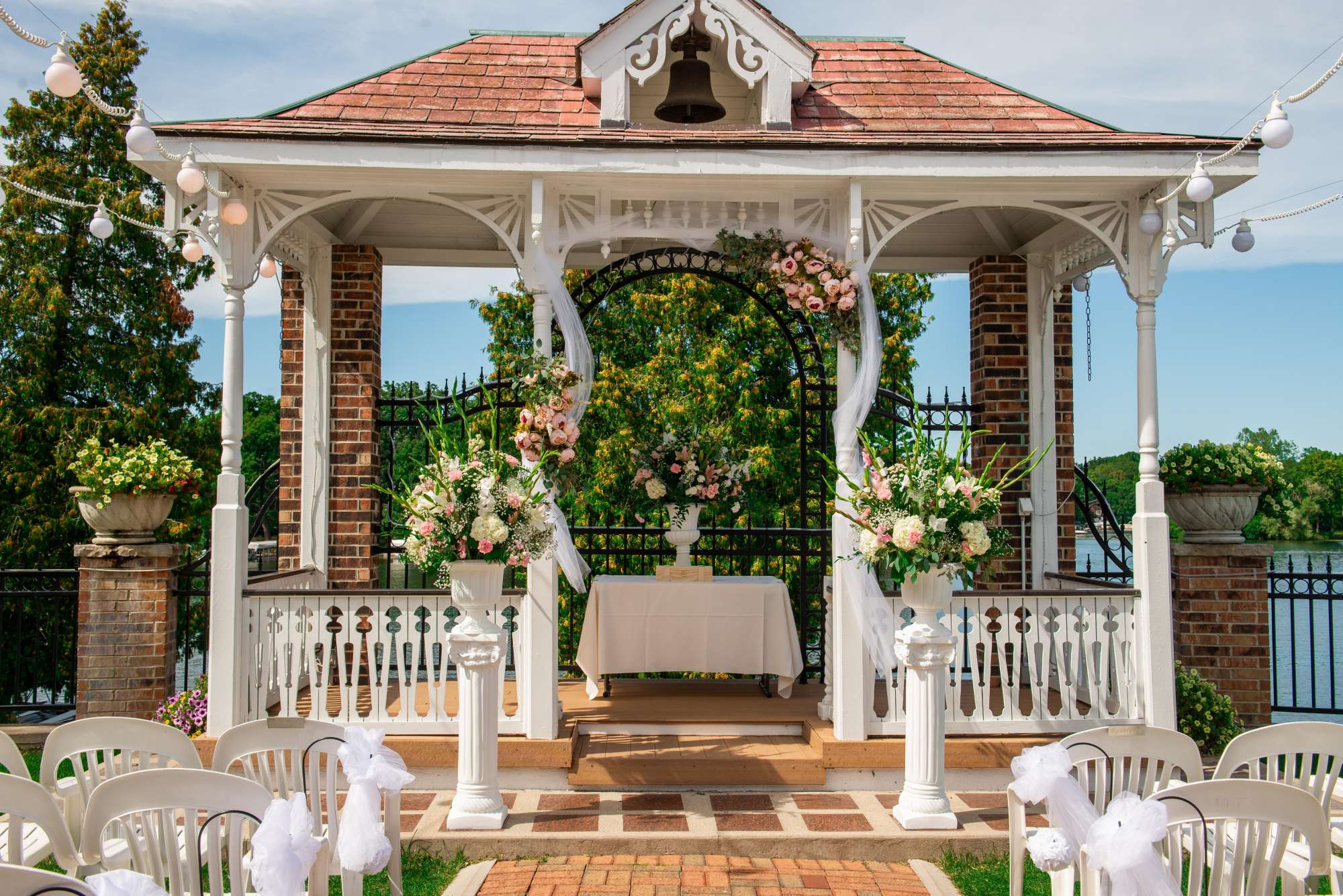 Okauchee Lake Wedding Venue Spotlight: Golden Mast Inn