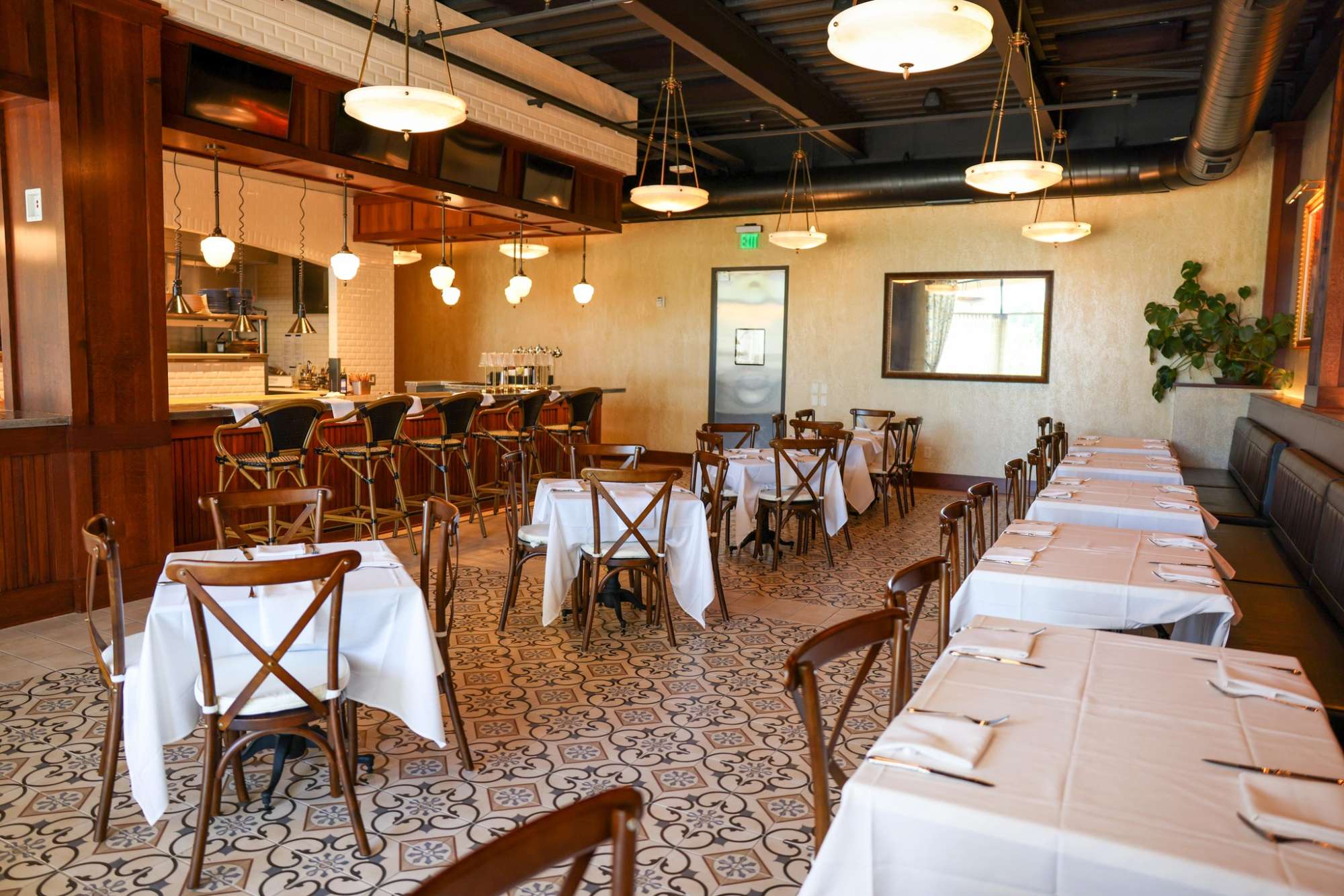 the-annex-foxtown-brewing-7 Renard’s Restaurant at The Annex at Foxtown combines rustic charm and modern elegance, featuring an open kitchen and stylish dining space.