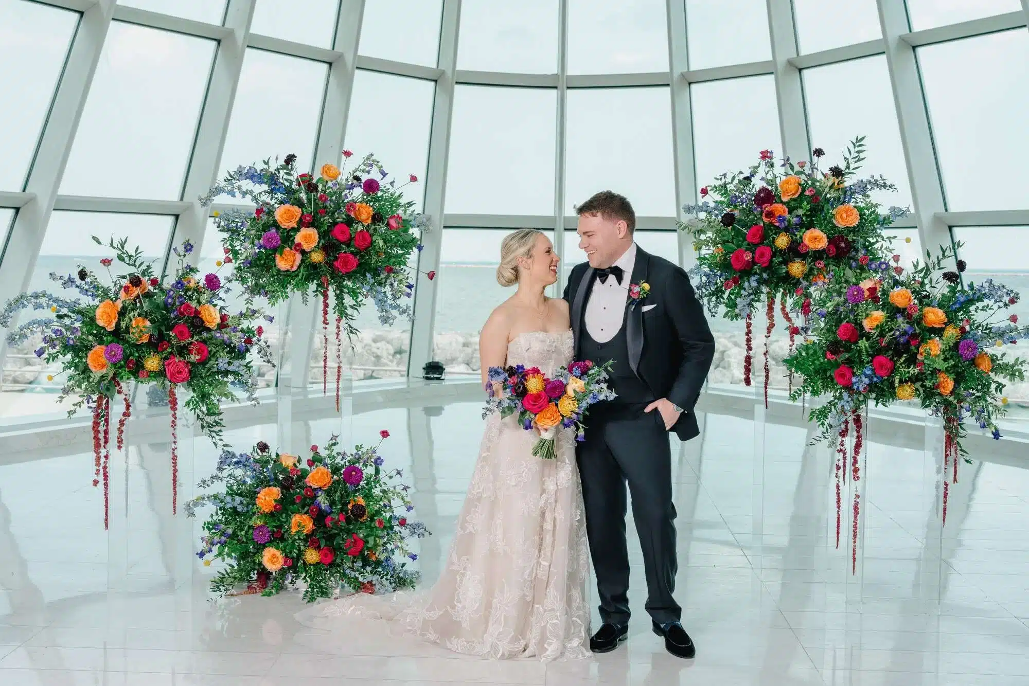 Milwaukee Art Museum Wedding Filled With Colorful, Modern Details by événement