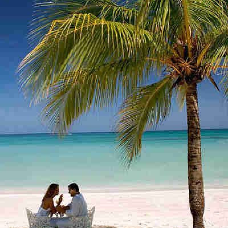 Couple on island beach | CTS-Travel Services