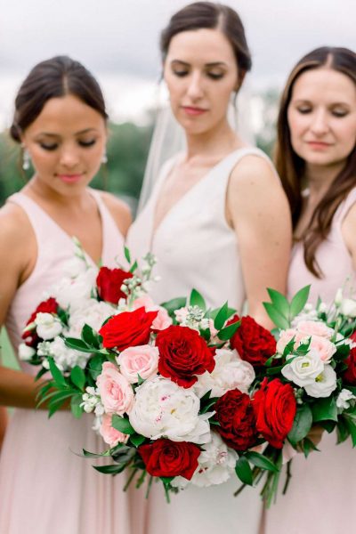 Bride and maids with their Belle Fiori bouquets.