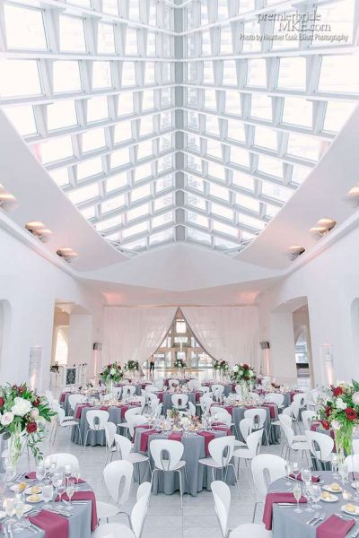 Elegant wedding reception at the Milwaukee Art Museum