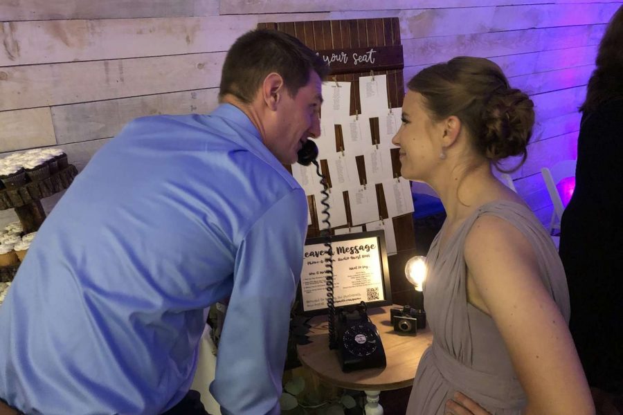 Guests leaving message for newlyweds